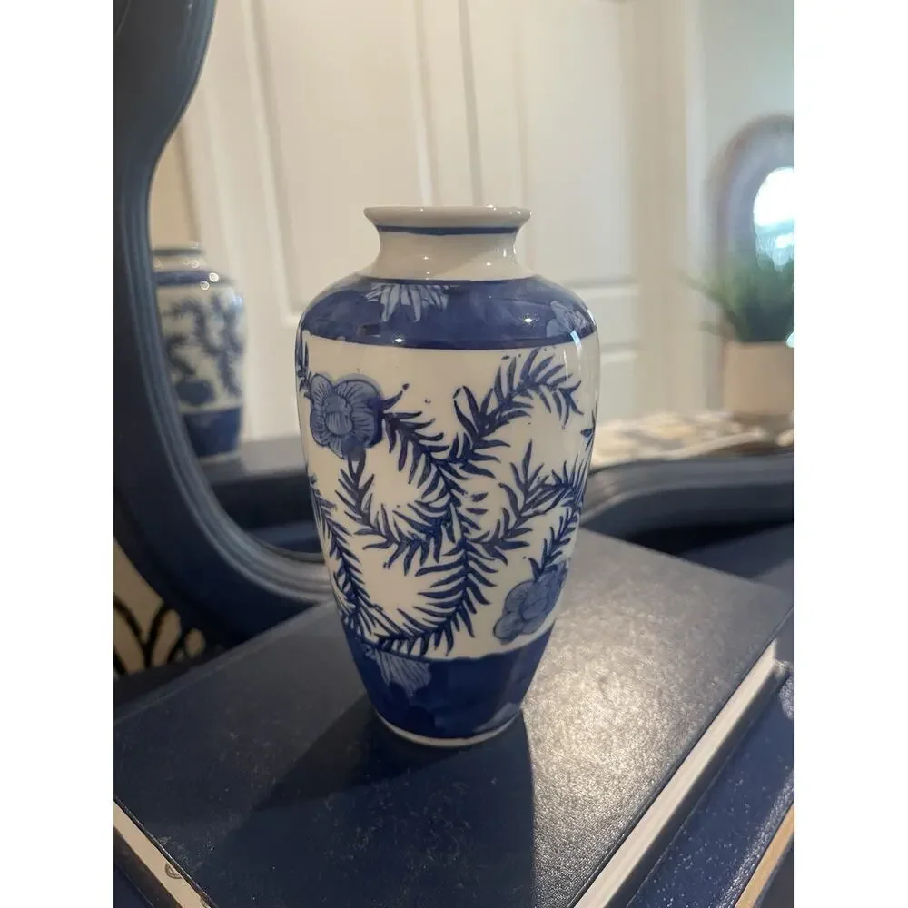 Blue and White Chinoisere Vase Ceramic Pottery Floral and Leaf Pattern Vase Mini